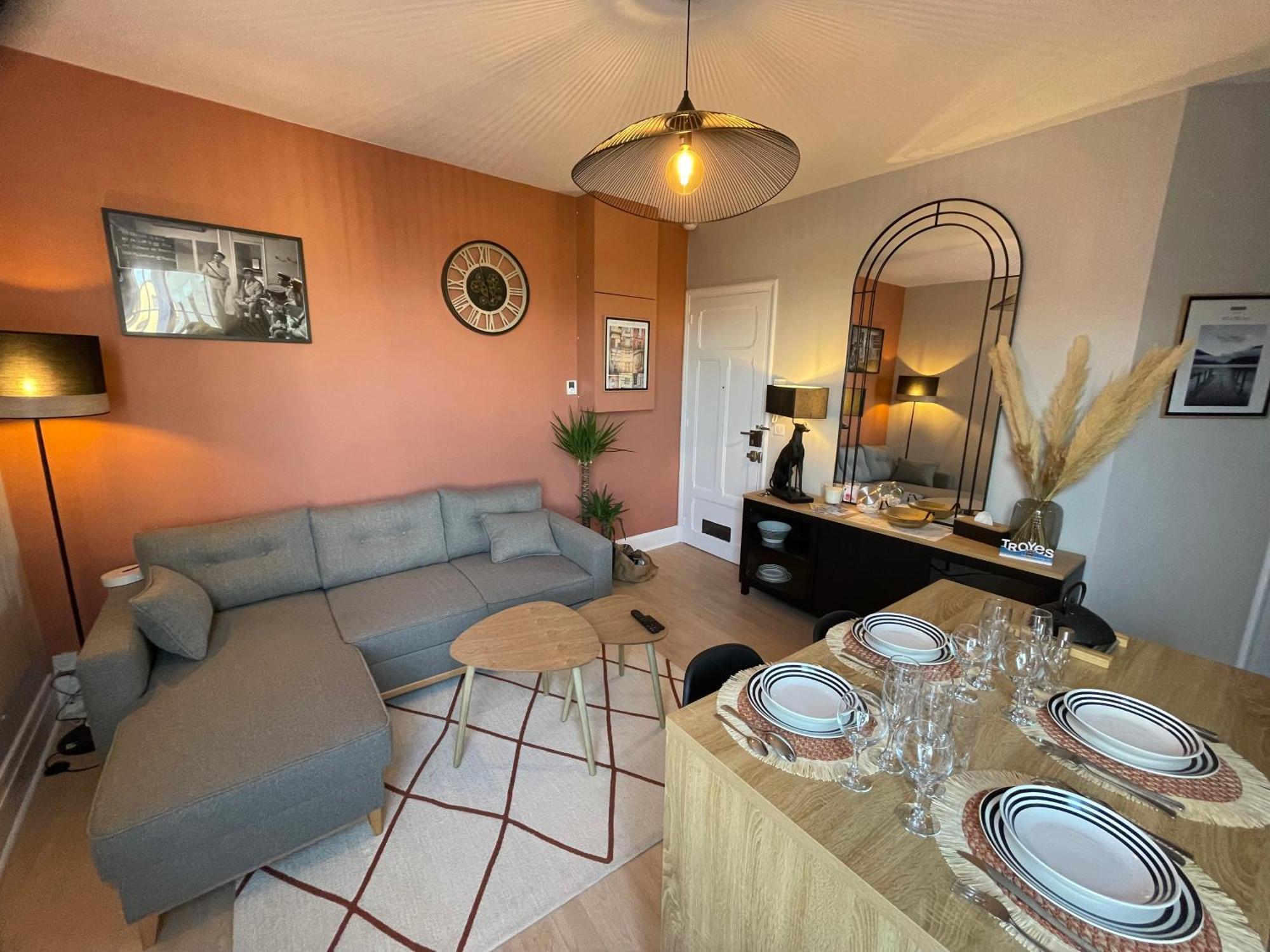 Le Treize Au Coeur Du Bouchon Apartment Троа Екстериор снимка