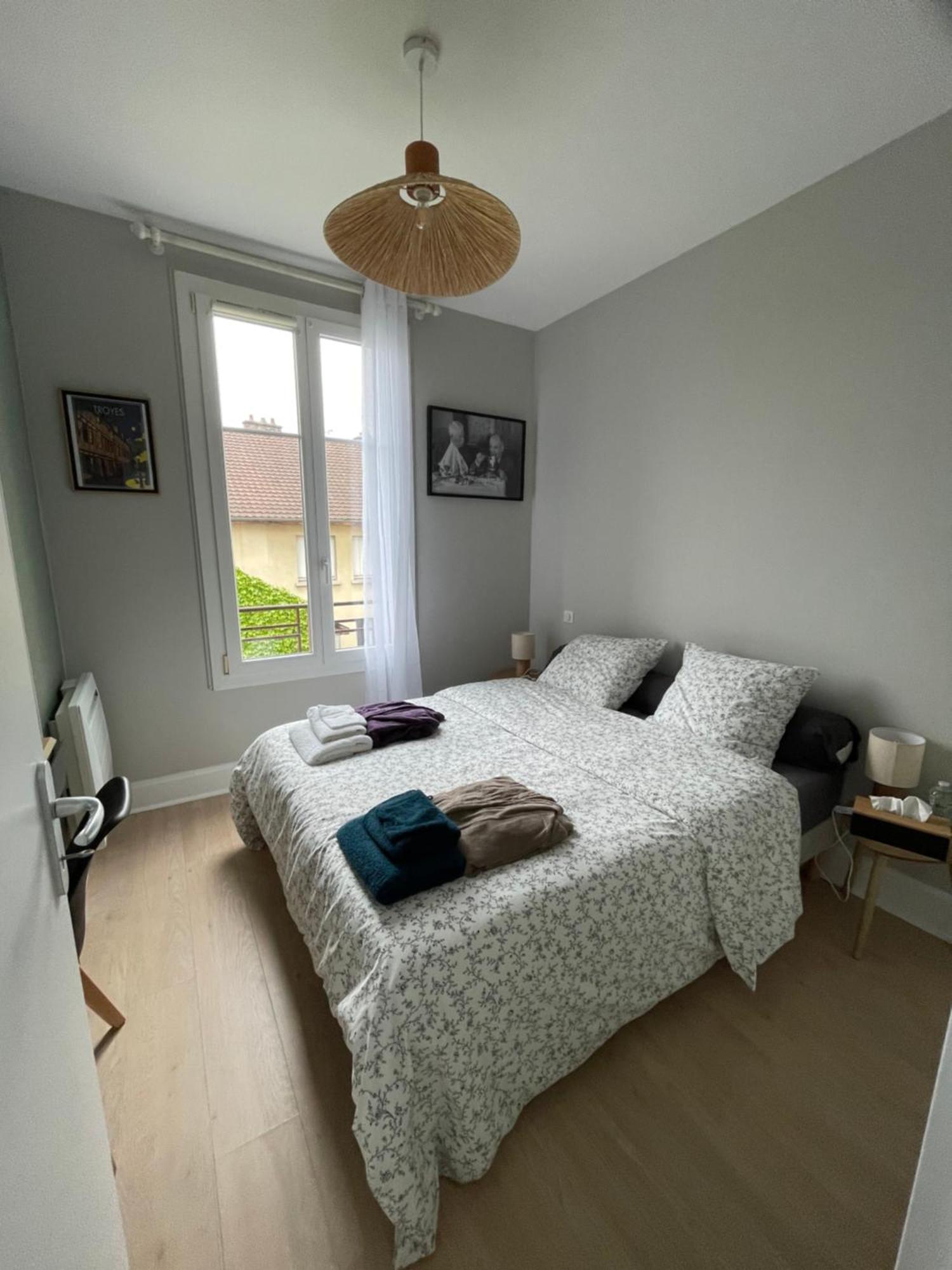 Le Treize Au Coeur Du Bouchon Apartment Троа Екстериор снимка