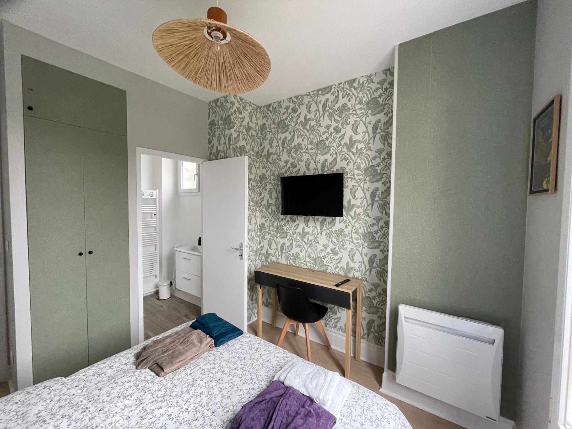 Le Treize Au Coeur Du Bouchon Apartment Троа Екстериор снимка