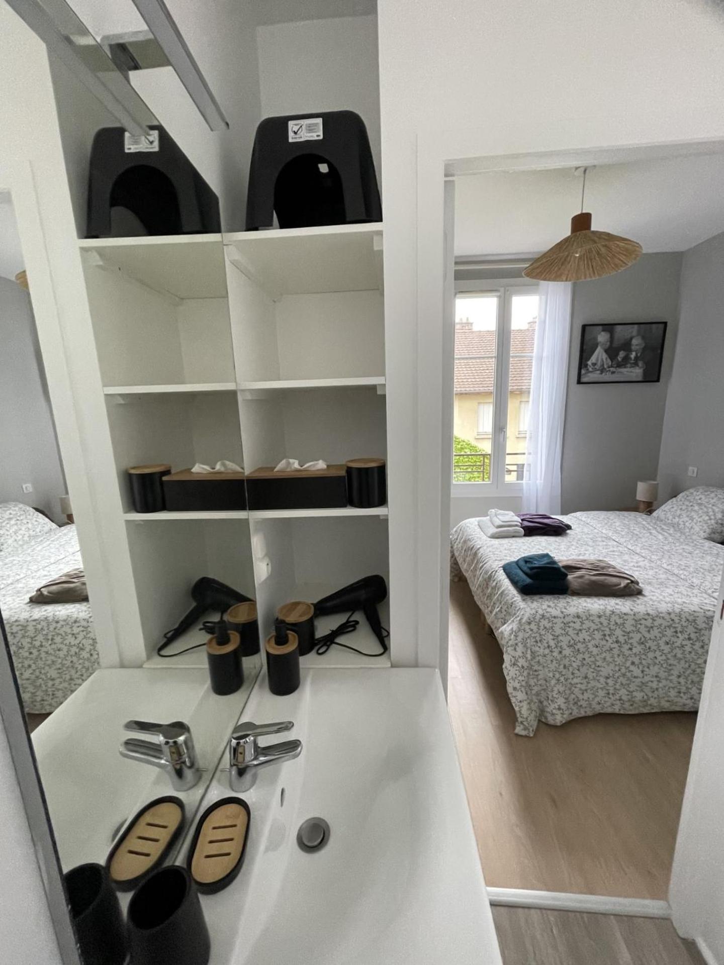 Le Treize Au Coeur Du Bouchon Apartment Троа Екстериор снимка