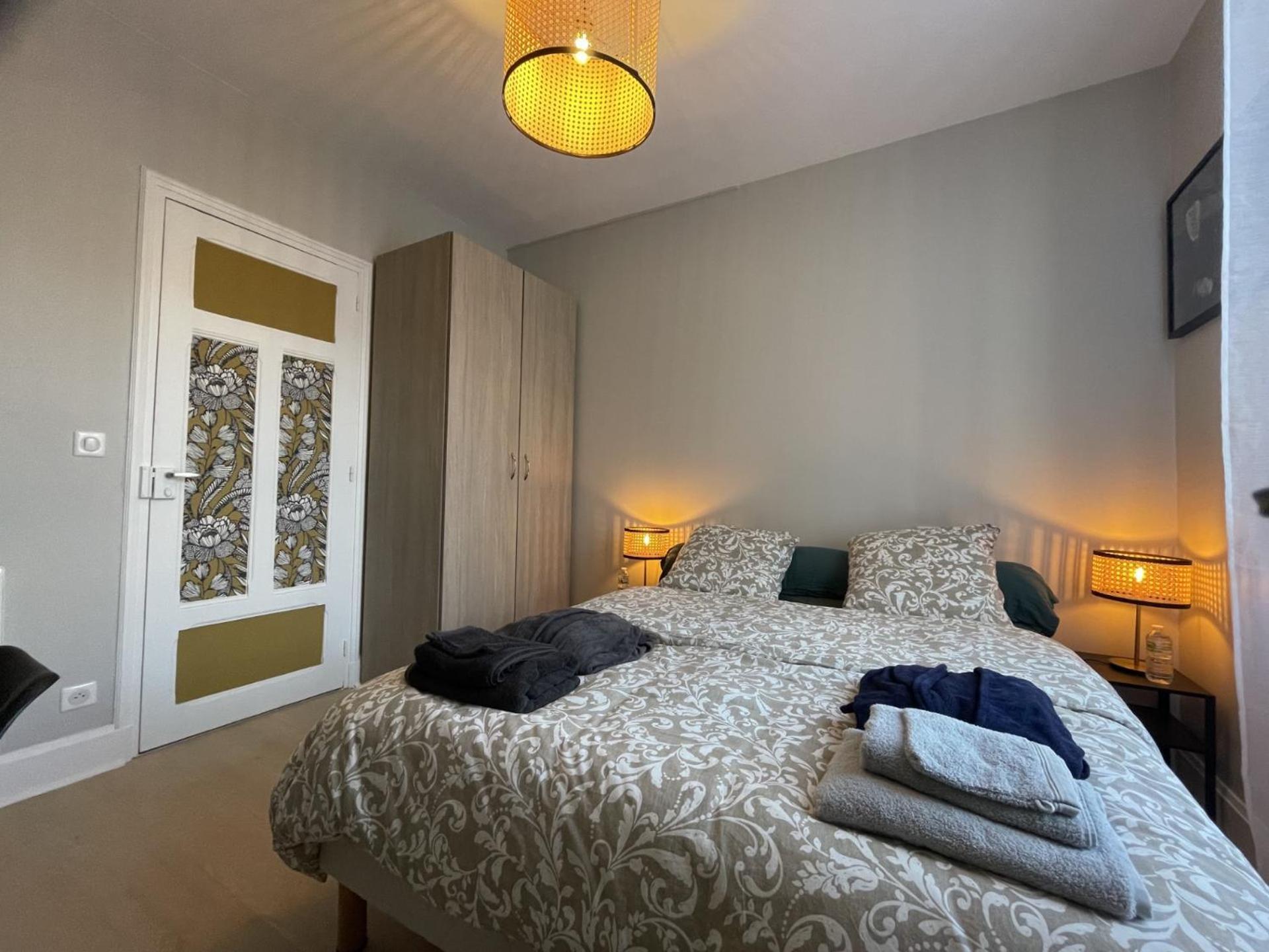 Le Treize Au Coeur Du Bouchon Apartment Троа Екстериор снимка