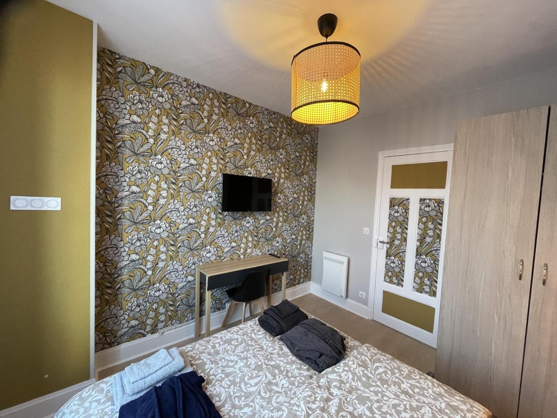 Le Treize Au Coeur Du Bouchon Apartment Троа Екстериор снимка