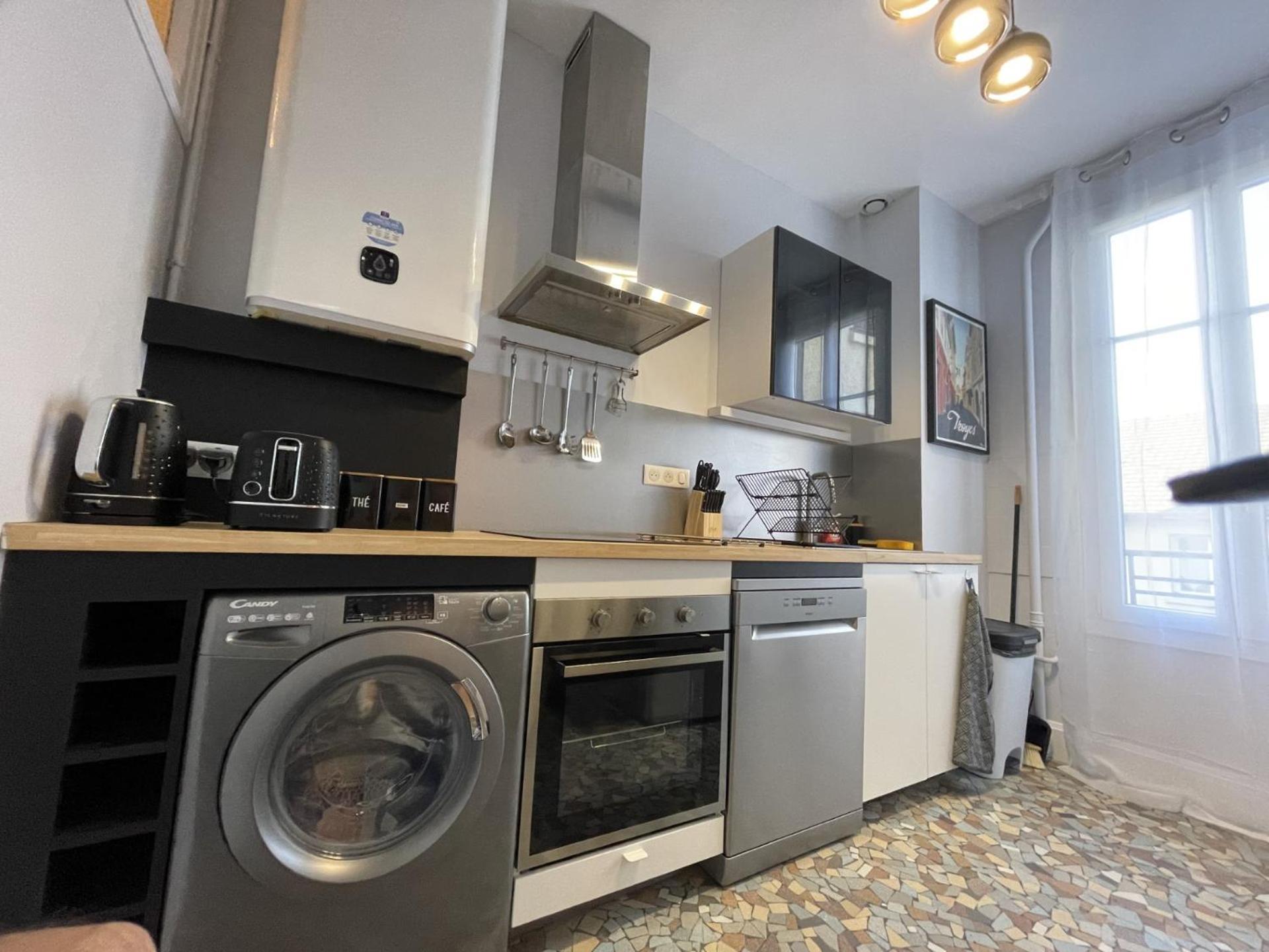 Le Treize Au Coeur Du Bouchon Apartment Троа Екстериор снимка