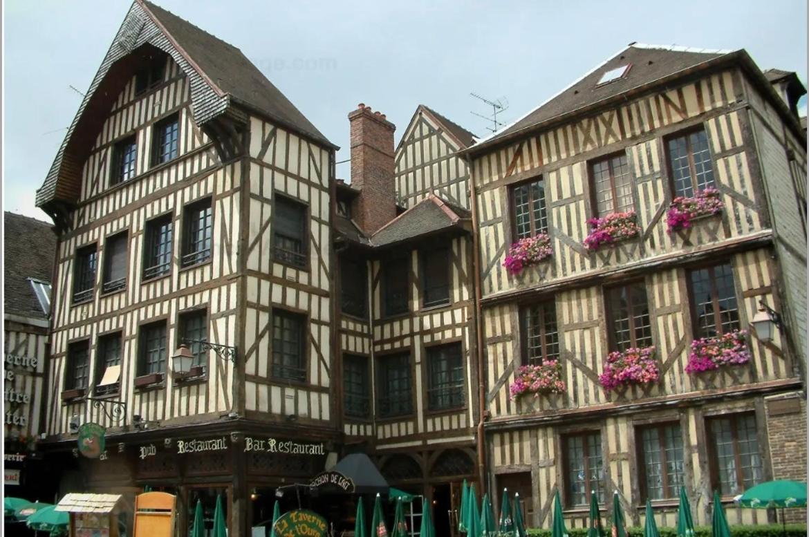 Le Treize Au Coeur Du Bouchon Apartment Троа Екстериор снимка