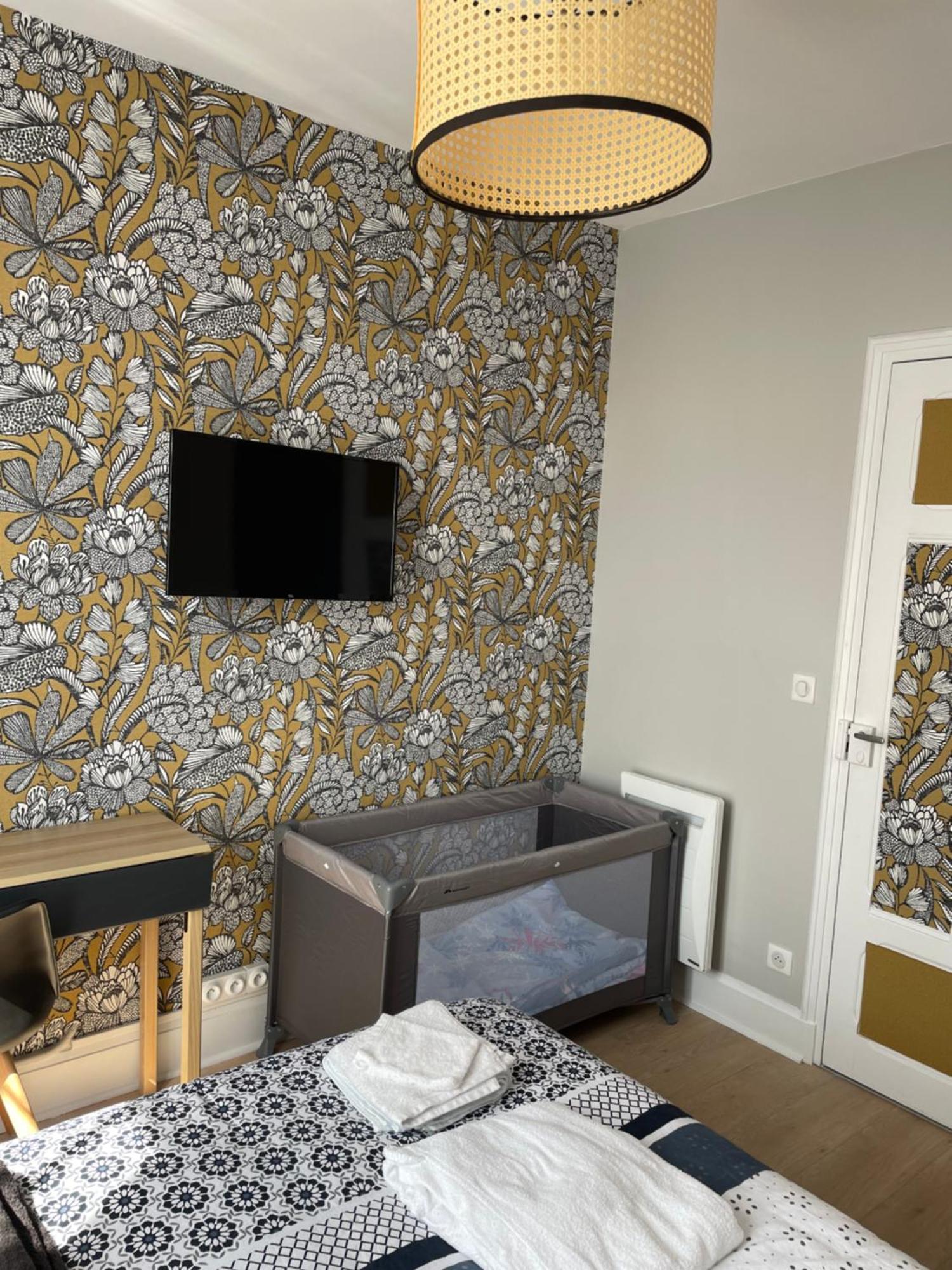 Le Treize Au Coeur Du Bouchon Apartment Троа Екстериор снимка